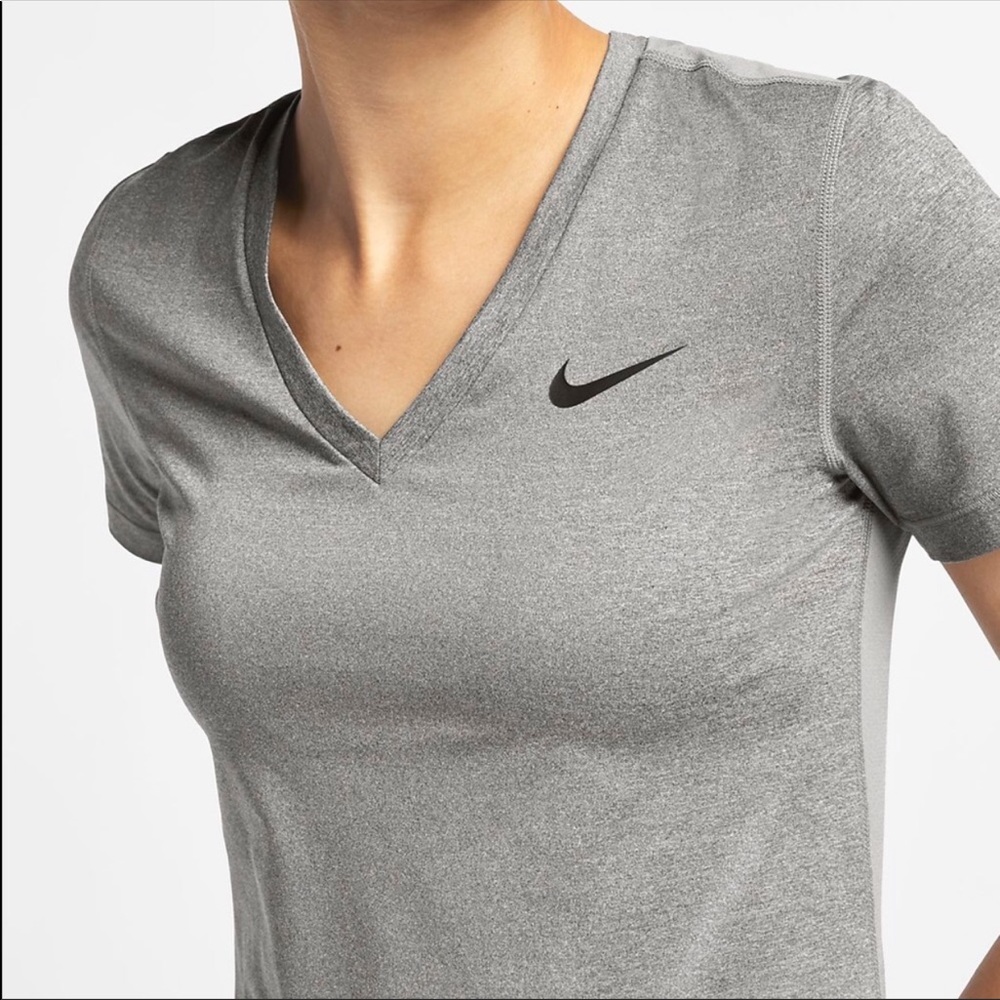 Nike Pro Fit-Dry Ladies vneck SS Tee Size Medium